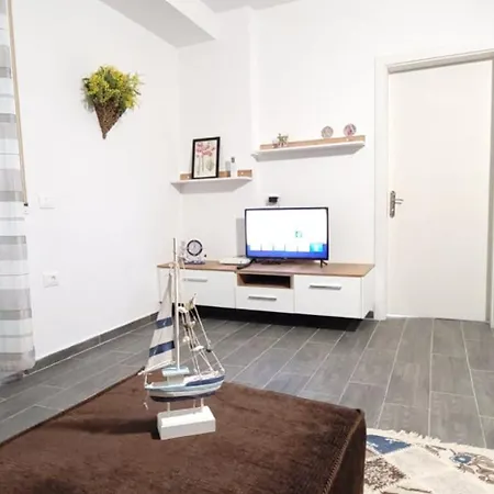 Perla 7 - Modern & Spacious Apartment Golem (Tirana)